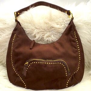 Silver Hobo Bag with Sleek Design